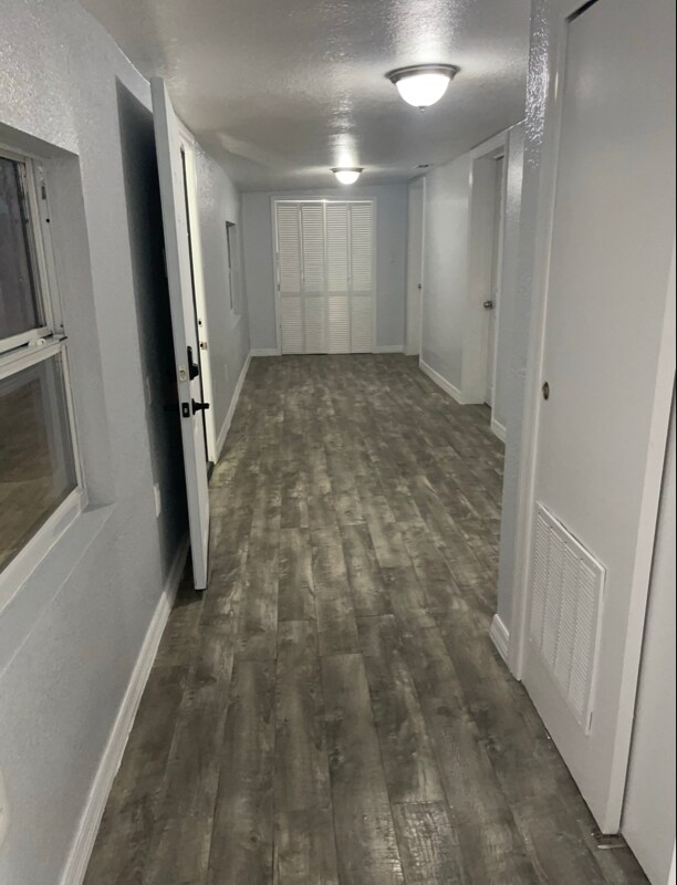 Building Photo - 1335 E Bay St