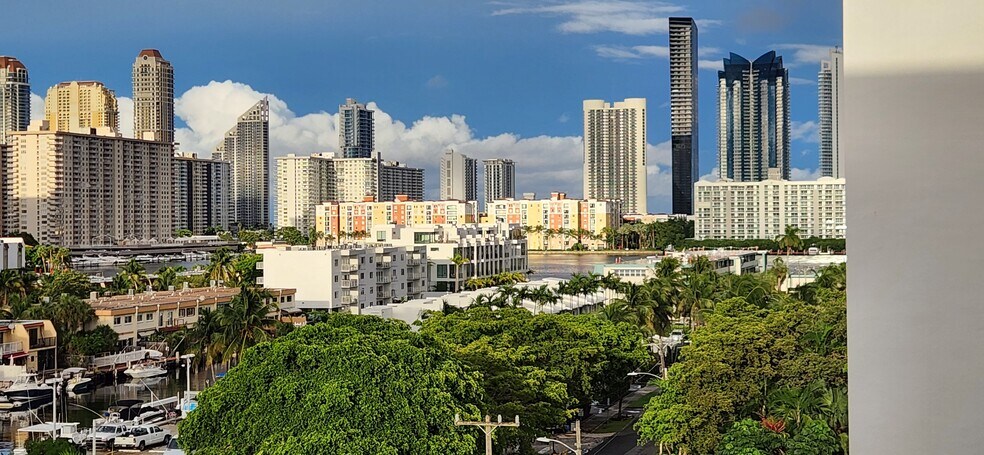 Building Photo - 3660 NE 166th St