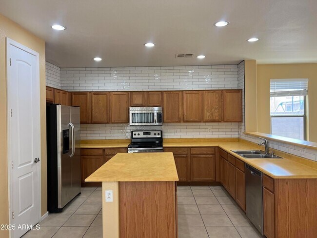 Building Photo - 3915 E Morelos St