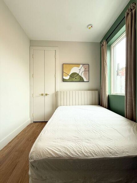 Building Photo - Furnished room/NOT APARTMENT