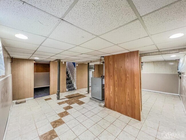 Building Photo - 114 Larch St