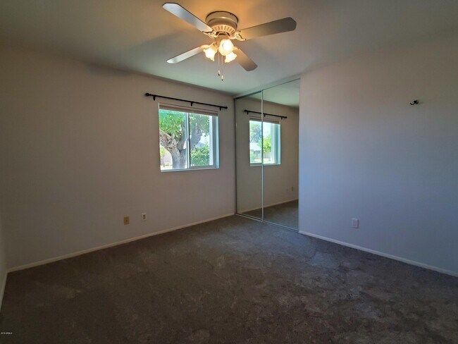 Building Photo - 8020 E Monte Vista Rd