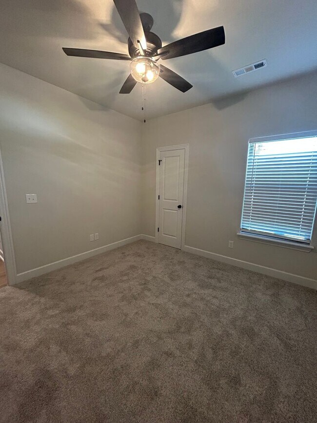 Building Photo - Beautiful Modern Home in Pea Ridge!