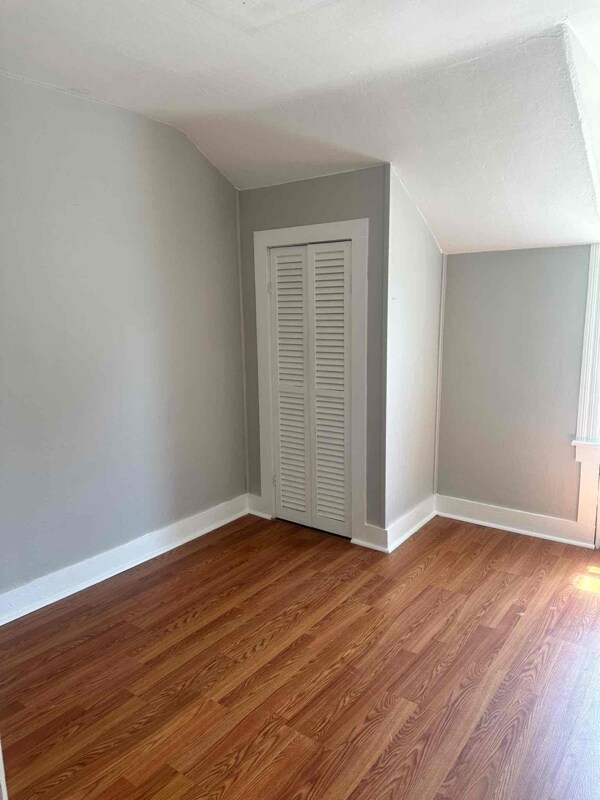 Building Photo - 26-28-28 Park Dr