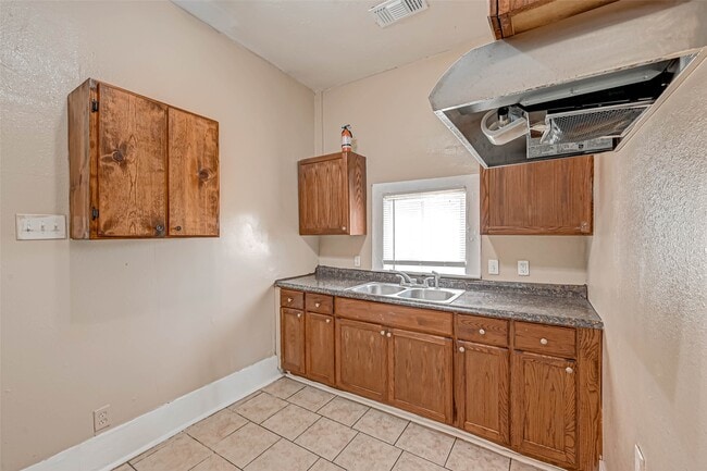 Building Photo - 406 Woodward St