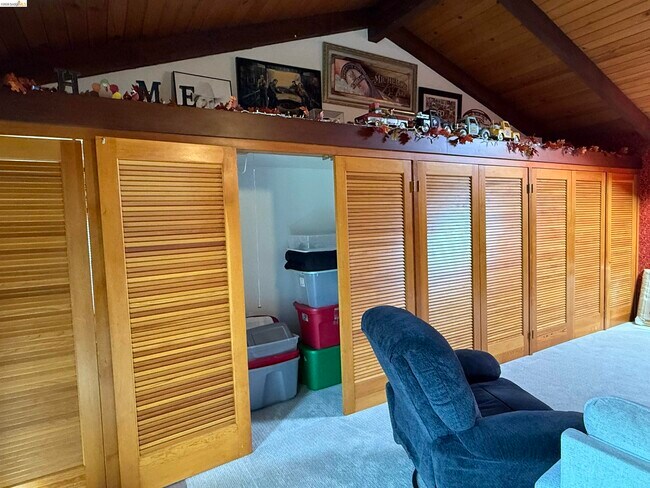 Building Photo - 1004 Almond St