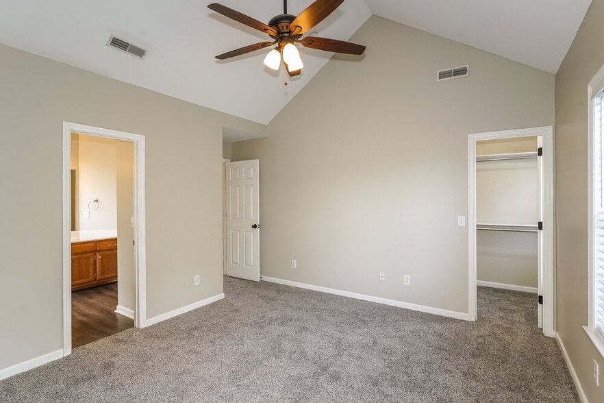 Building Photo - 2817 Sutherland Dr