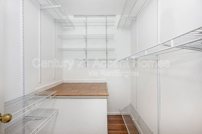Building Photo - 8002 Tanworth Ct