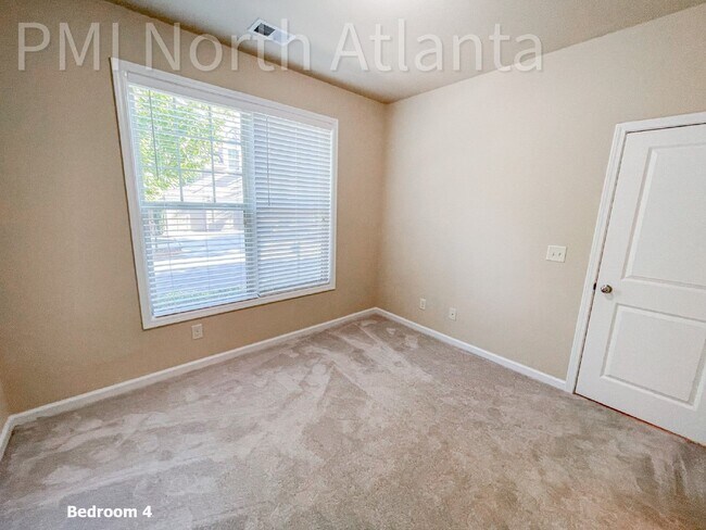 Building Photo - 328 Privet Cir