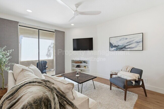 Building Photo - 9708 E Vía Linda