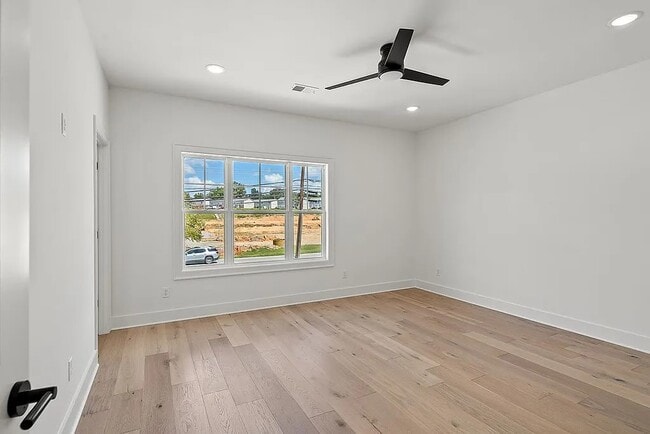 Building Photo - 801 Vickery Dr