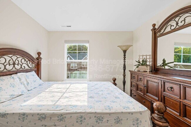 Building Photo - 10252 Glenmere Crk Cir