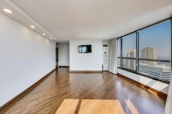 Building Photo - 405 N Wabash Ave