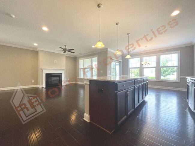 Building Photo - Beautiful 3 Bedroom Townhome with 3rd Floo...
