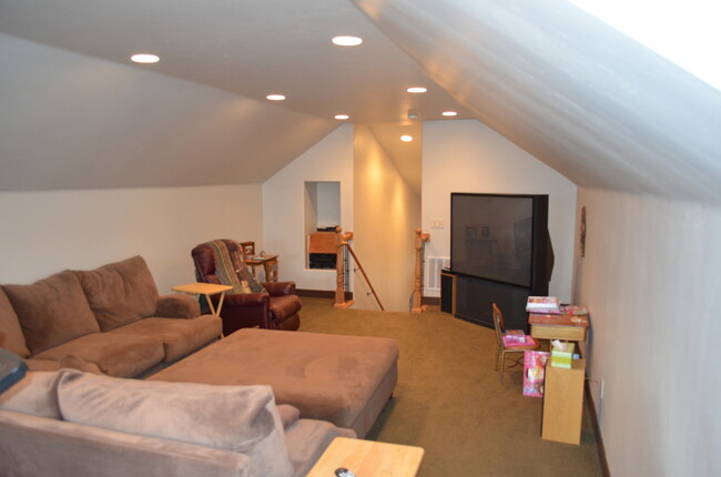 Building Photo - Great Home Coming Available