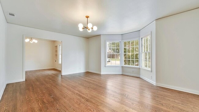 Building Photo - 2801 Perry Ln
