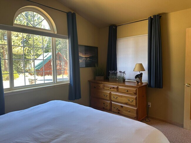 Building Photo - Tahoe Donner Ski Lease