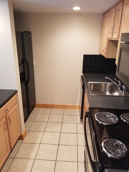Building Photo - 305 W 31st St