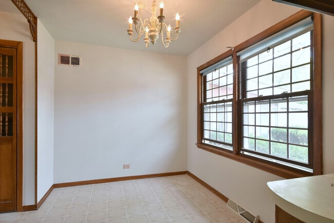 Building Photo - 8006 W Courtland Ave