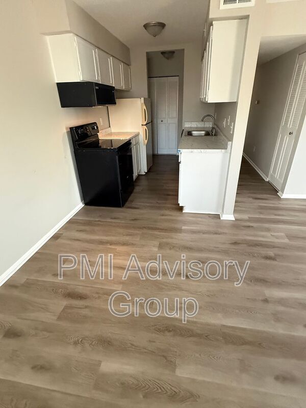 Building Photo - 3101 SW Macvicar Ave