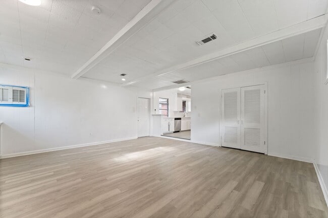 Building Photo - Welcome to a Home Full of Character and Comfort!
