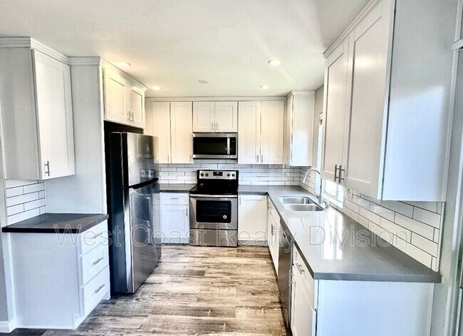 Building Photo - 10635 Aristocrat Ct