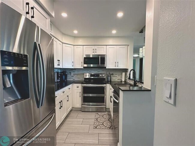 Building Photo - 1350 River Reach Dr