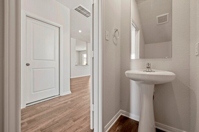 Building Photo - 7610 Thrips Ln
