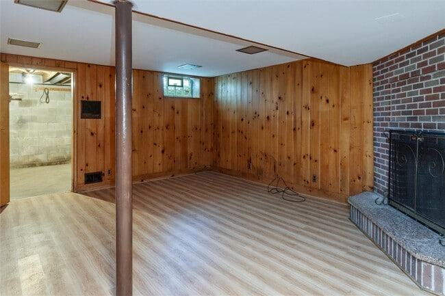 Building Photo - 425 Highland Ave