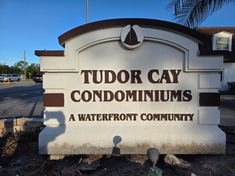 Building Photo - 9004 Tudor Dr