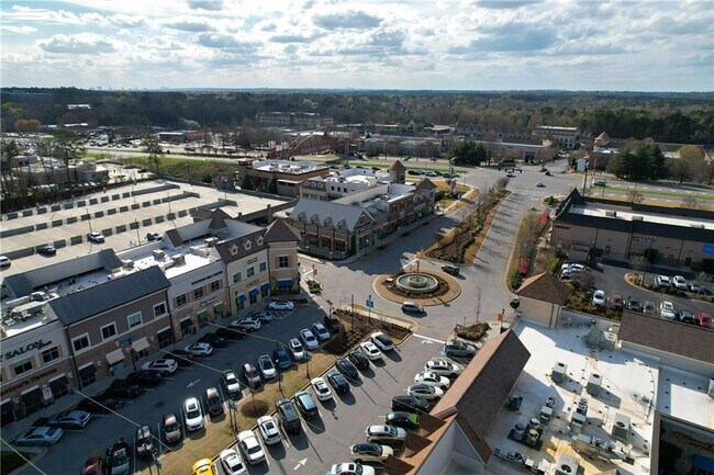 Building Photo - 5051 Pinckney Ln