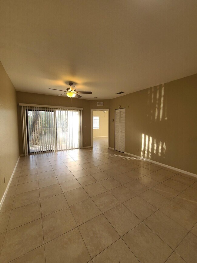 Building Photo - 1169 Golden Lakes Blvd