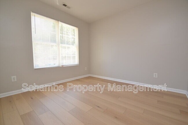 Building Photo - 824 Cumberland St