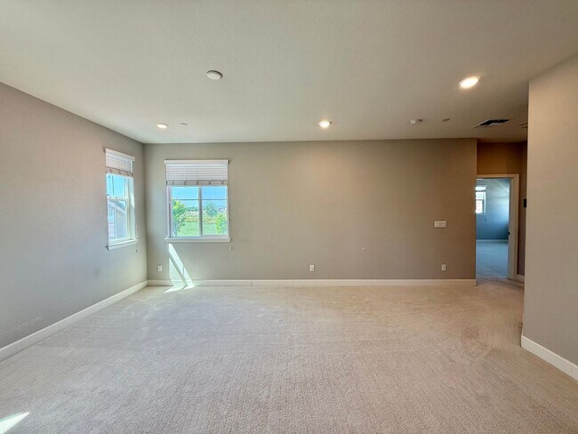 Building Photo - 1561 Osborn Dr