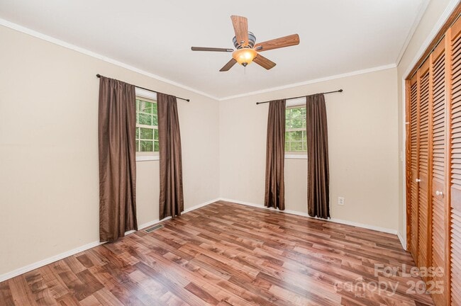 Building Photo - 6118 S Rocky River Rd