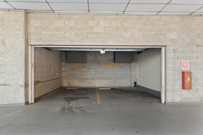Building Photo - 6 S Laflin St
