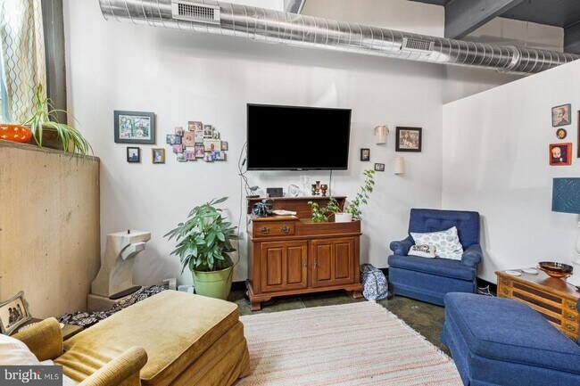 Building Photo - 1701 Tulip St