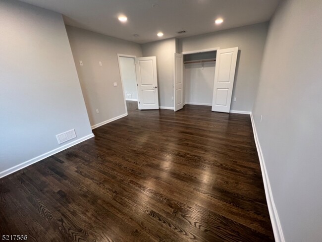Building Photo - 109 Wanaque Ave