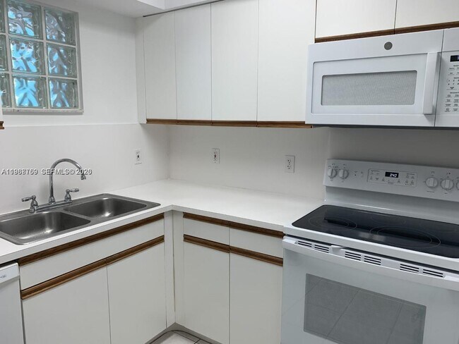 Building Photo - 9156 Collins Ave