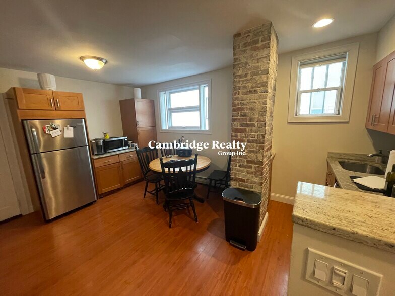 Primary Photo - 305 Cardinal Medeiros Ave
