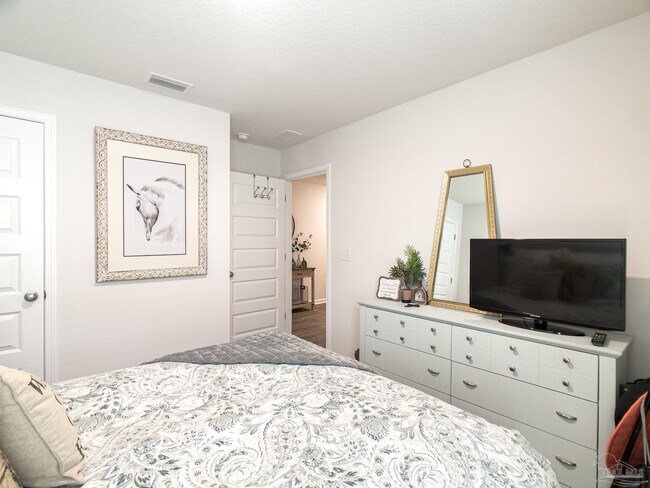 Building Photo - 10505 Queens Gate Cir