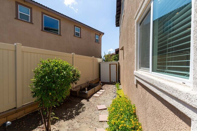 Building Photo - 4 Bed, 3 Bath - Fallbrook Single Family Home