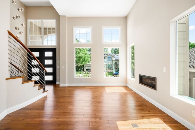 Building Photo - Luxury 6BD, 5BA Recently Remodeled Littlet...
