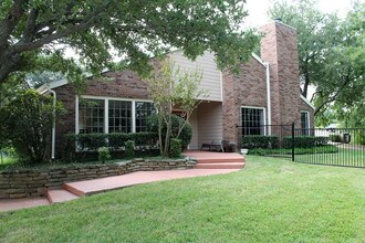 Building Photo - Woodcreek Apartment Homes