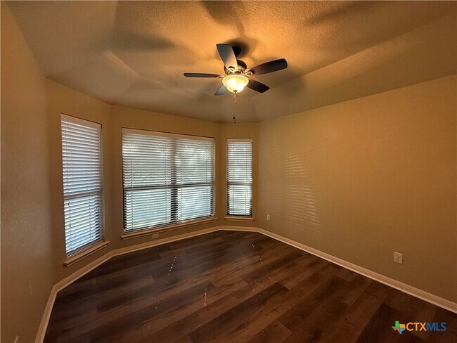 Building Photo - 2011 Sungate Dr