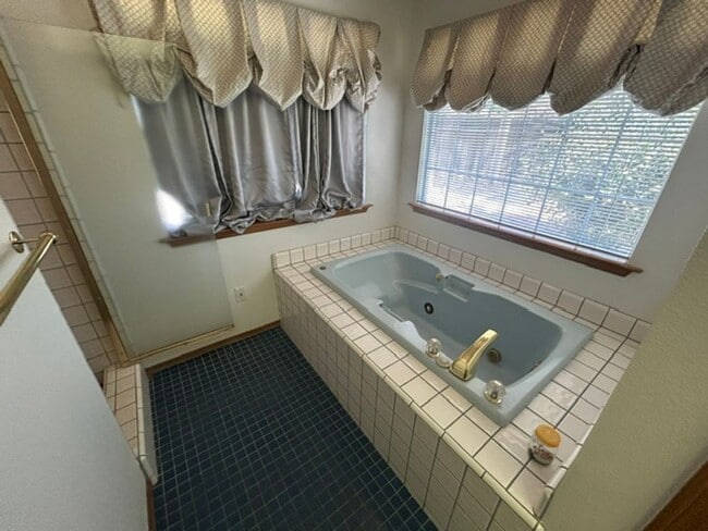 Building Photo - 3 Bedroom 2 Bathroom with a Bonus Room and Pool in the El Diamante School District!