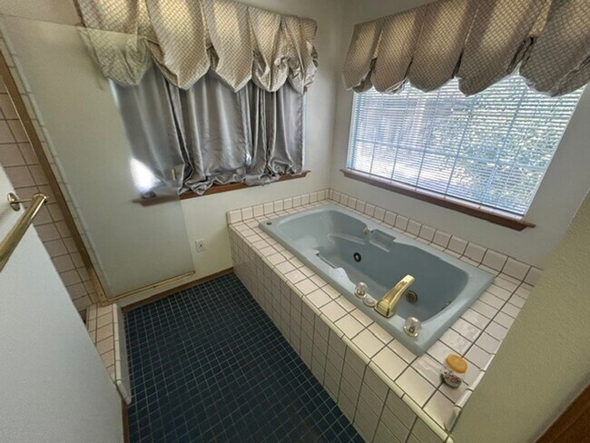 Building Photo - 5730 W Laura Ct