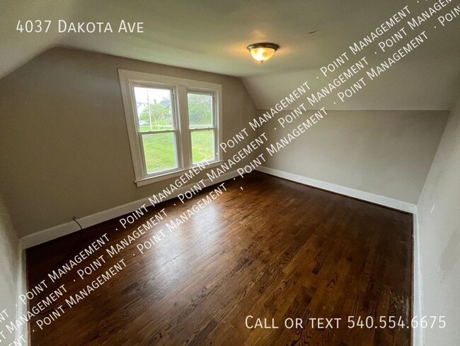 Building Photo - 4 bed 1 bath with Backyard space