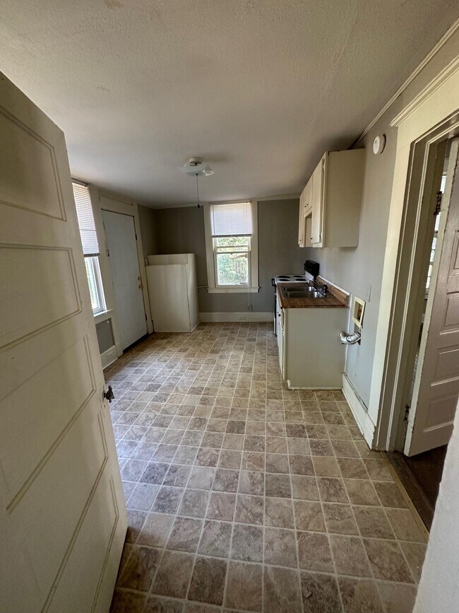 Kitchen - 1015 3rd Ave S