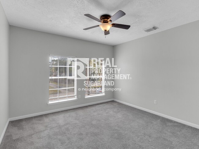 Building Photo - Executive Living in the Heart of Sugar Land